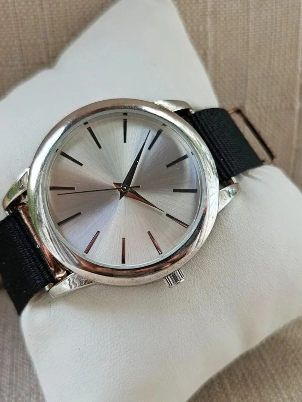 Fashion Wristwatch Unisex Black Canvas Strap Quartz Analog Wrist Watch